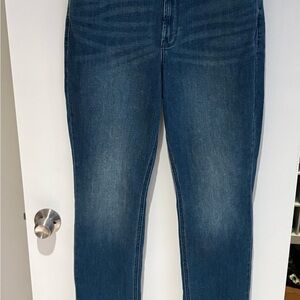 Old Navy High-Rise WOW Straight Leg Jean